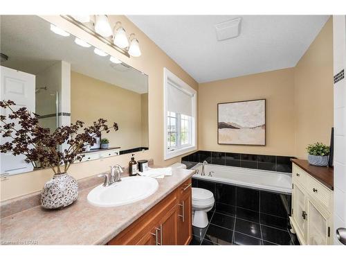 1494 Lawson Road, London, ON - Indoor Photo Showing Bathroom