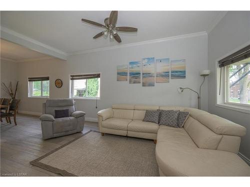 948 Princess Avenue, London, ON - Indoor Photo Showing Living Room