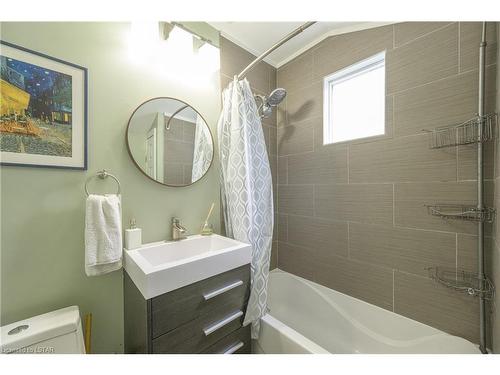 948 Princess Avenue, London, ON - Indoor Photo Showing Bathroom