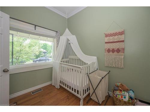 948 Princess Avenue, London, ON - Indoor Photo Showing Bedroom