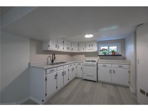 948 Princess Avenue, London, ON - Indoor Photo Showing Kitchen