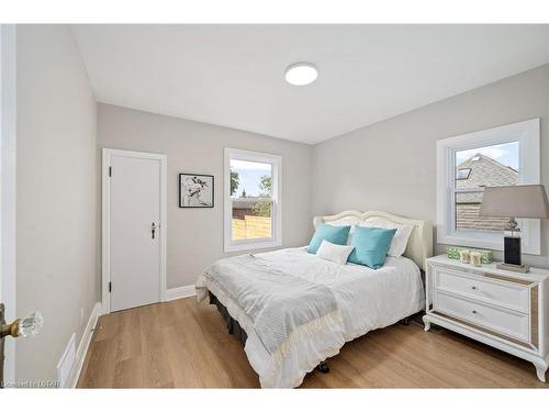 8 Eastman Avenue, London, ON - Indoor Photo Showing Bedroom