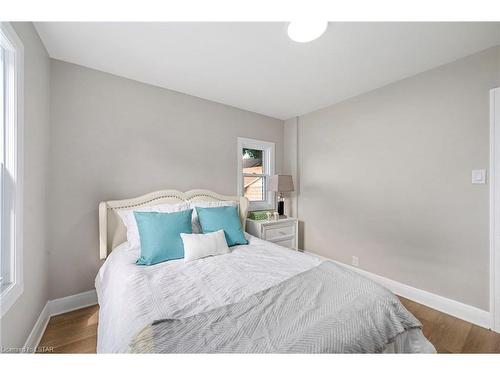 8 Eastman Avenue, London, ON - Indoor Photo Showing Bedroom