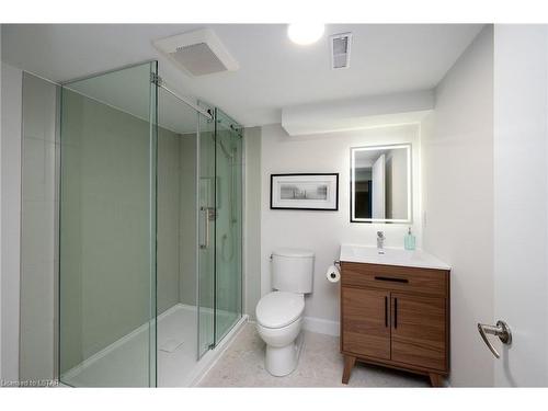 8 Eastman Avenue, London, ON - Indoor Photo Showing Bathroom