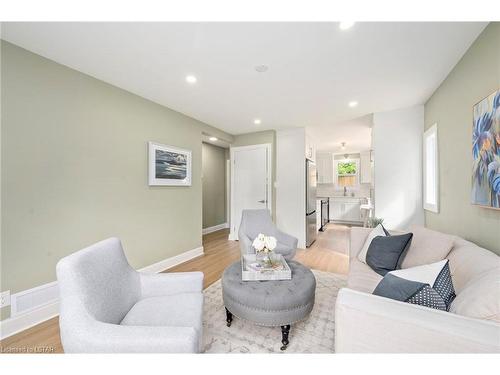 8 Eastman Avenue, London, ON - Indoor Photo Showing Living Room