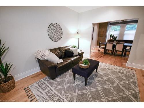 67 Briscoe Street E, London, ON - Indoor Photo Showing Living Room