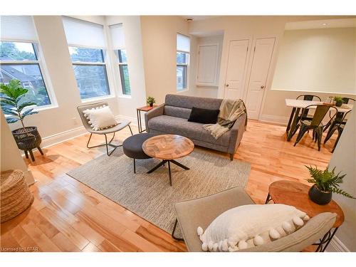 67 Briscoe Street E, London, ON - Indoor Photo Showing Living Room