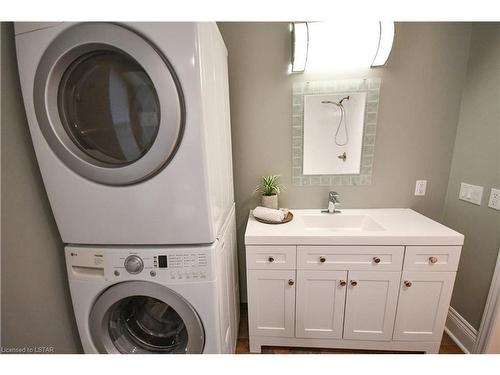 67 Briscoe Street E, London, ON - Indoor Photo Showing Laundry Room