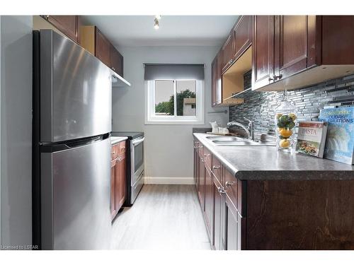 70-166 Southdale Road, London, ON - Indoor Photo Showing Kitchen