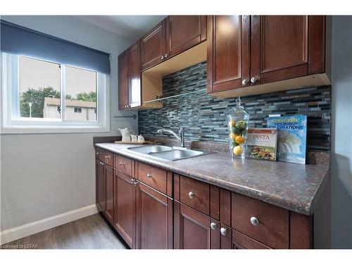 70-166 Southdale Road, London, ON - Indoor Photo Showing Kitchen With Double Sink
