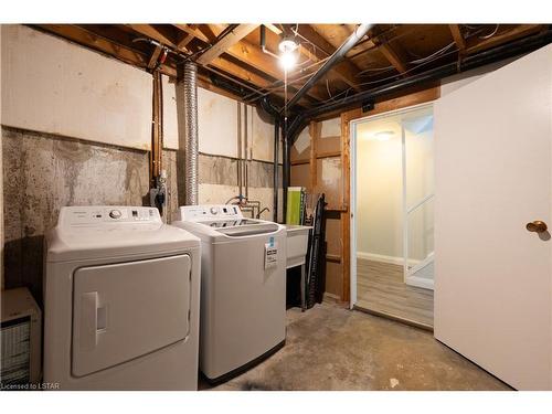 70-166 Southdale Road, London, ON - Indoor Photo Showing Laundry Room