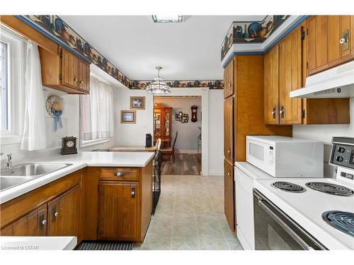 289 Whiting Street, Ingersoll, ON - Indoor Photo Showing Kitchen