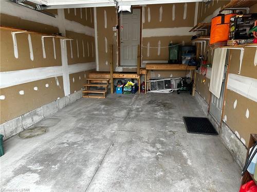 38 Kingsbridge Street, London, ON - Indoor Photo Showing Garage