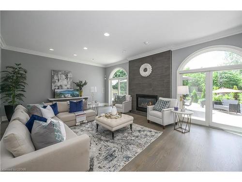 106 Fitzwilliam Boulevard, London, ON - Indoor Photo Showing Living Room With Fireplace