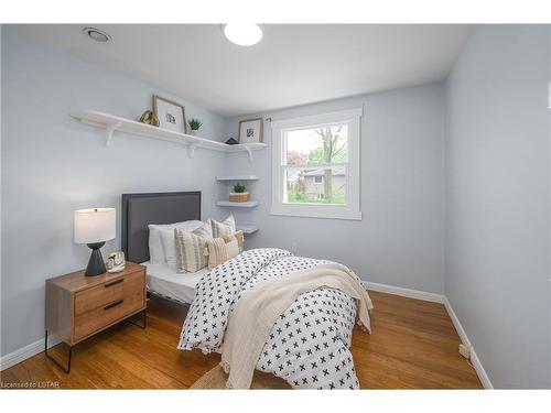 177 Gatineau Road, London, ON - Indoor Photo Showing Bedroom