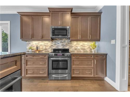 33-41 Earlscourt Terrace, Komoka, ON - Indoor Photo Showing Kitchen