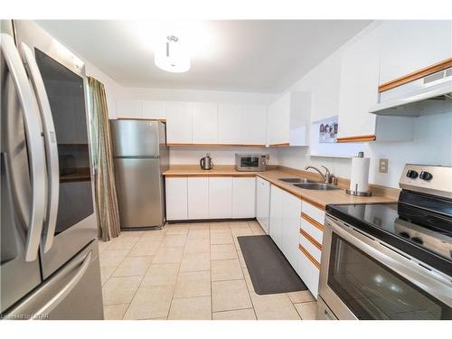 58-1318 Highbury Avenue N, London, ON - Indoor Photo Showing Kitchen With Double Sink