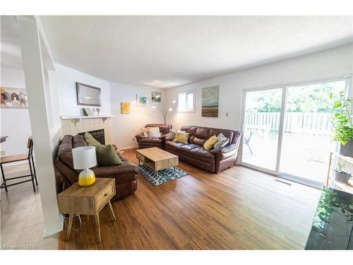 58-1318 Highbury Avenue N, London, ON - Indoor Photo Showing Living Room