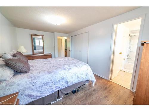 58-1318 Highbury Avenue N, London, ON - Indoor Photo Showing Bedroom