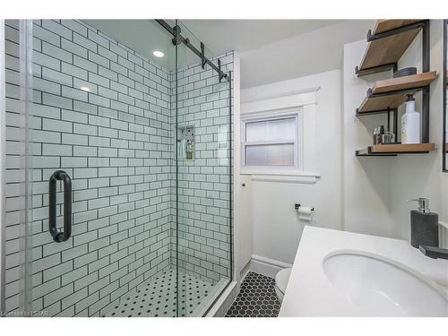 92 Springbank Drive, London, ON - Indoor Photo Showing Bathroom