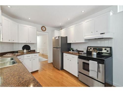 35-50 Fiddlers Green Road, London, ON - Indoor Photo Showing Kitchen With Double Sink