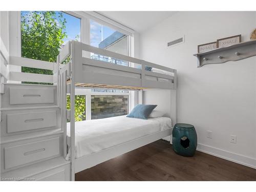 G14-375 Sea Ray Avenue, Innisfil, ON - Indoor Photo Showing Bedroom