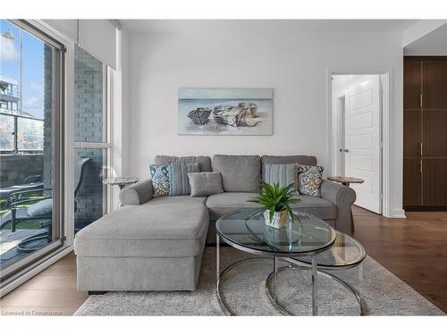 G14-375 Sea Ray Avenue, Innisfil, ON - Indoor Photo Showing Living Room