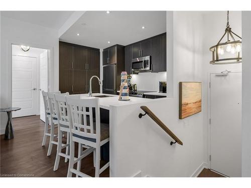 G14-375 Sea Ray Avenue, Innisfil, ON - Indoor Photo Showing Kitchen