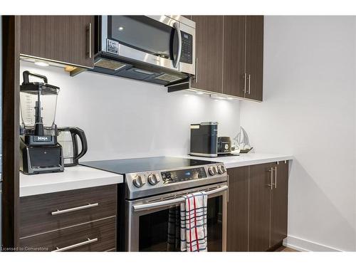 G14-375 Sea Ray Avenue, Innisfil, ON - Indoor Photo Showing Kitchen