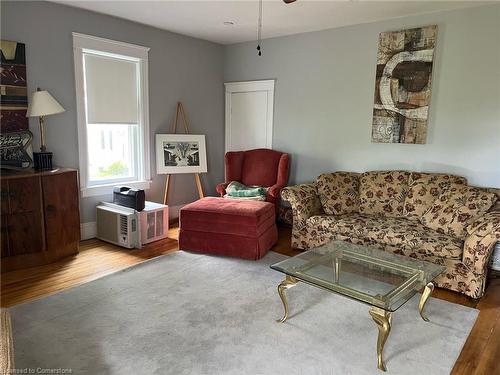 1457 97 Regional Road, Flamborough, ON - Indoor Photo Showing Living Room