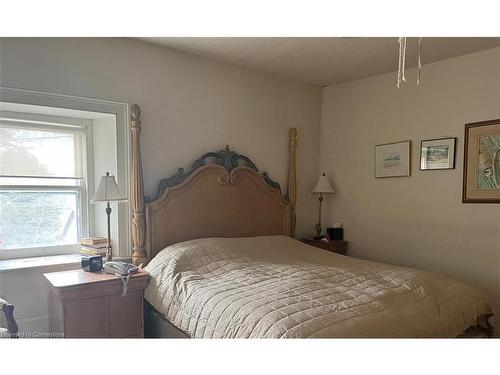 1457 97 Regional Road, Hamilton, ON - Indoor Photo Showing Bedroom