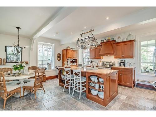 548 Campbellville Road, Flamborough, ON - Indoor Photo Showing Dining Room