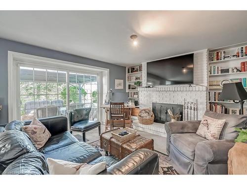 548 Campbellville Road, Flamborough, ON - Indoor Photo Showing Living Room