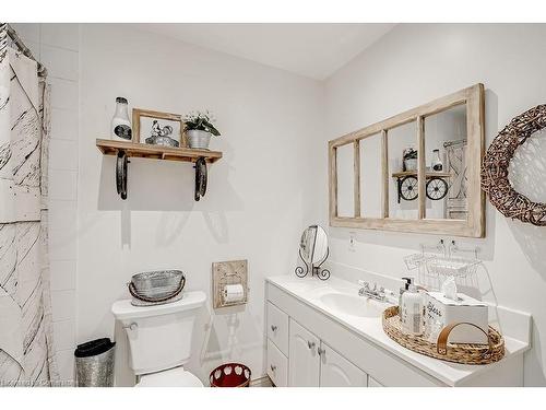 548 Campbellville Road, Flamborough, ON - Indoor Photo Showing Bathroom