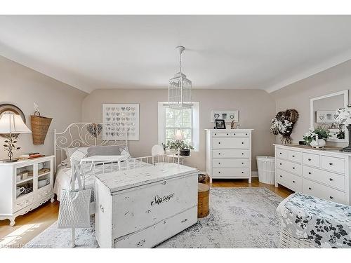 548 Campbellville Road, Flamborough, ON - Indoor Photo Showing Bedroom