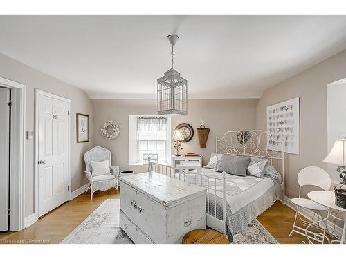 548 Campbellville Road, Flamborough, ON - Indoor Photo Showing Bedroom