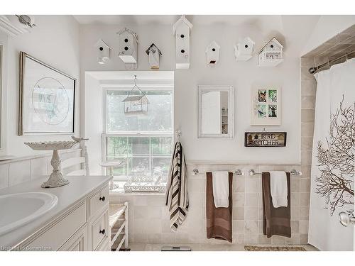 548 Campbellville Road, Flamborough, ON - Indoor Photo Showing Bathroom