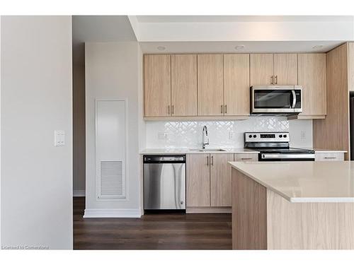 516-121 #8 Highway, Stoney Creek, ON - Indoor Photo Showing Kitchen