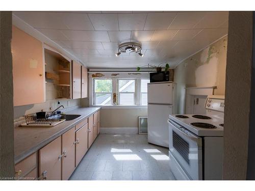 232 Beaver Street, Thorold, ON - Indoor Photo Showing Kitchen