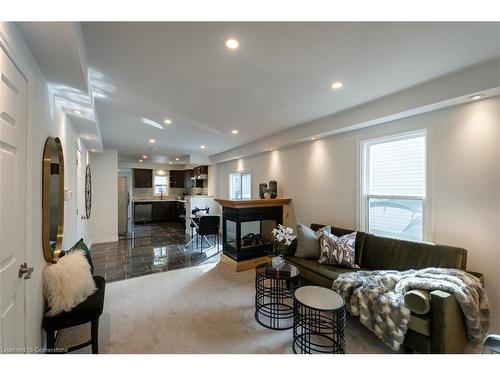 232 Beaver Street, Thorold, ON - Indoor Photo Showing Living Room