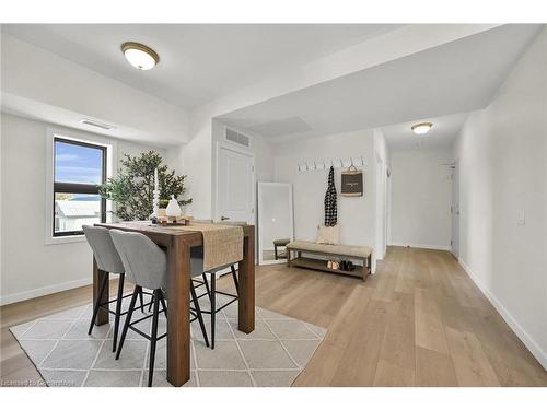 204-15 Talbot Street W, Cayuga, ON - Indoor Photo Showing Dining Room