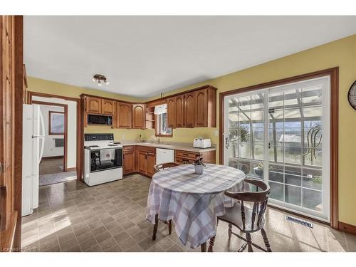 1289 #54 Highway, Caledonia, ON - Indoor Photo Showing Kitchen