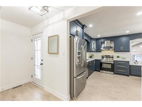 3045 Portage Road, Niagara Falls, ON - Indoor Photo Showing Kitchen