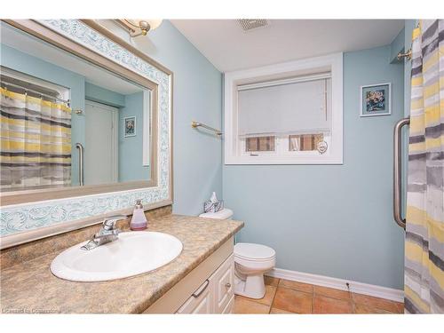 57 Talbot Avenue, Welland, ON - Indoor Photo Showing Bathroom