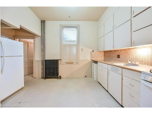 30 Cannon Street W, Hamilton, ON - Indoor Photo Showing Kitchen