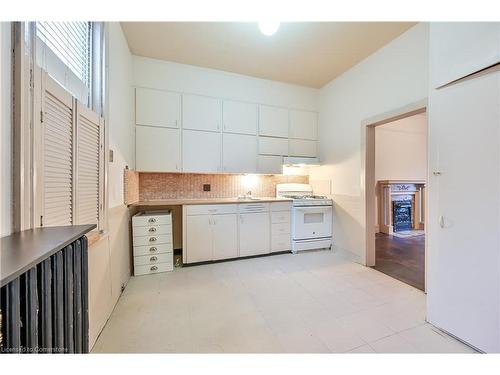 30 Cannon Street W, Hamilton, ON - Indoor Photo Showing Kitchen