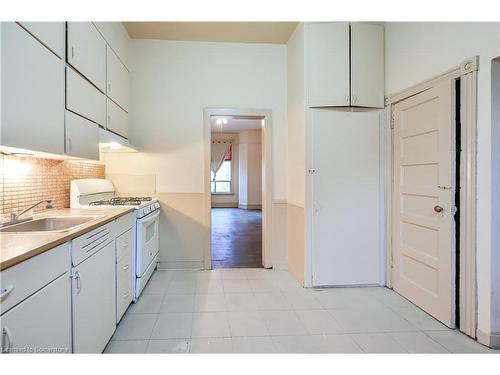 30 Cannon Street W, Hamilton, ON - Indoor Photo Showing Kitchen