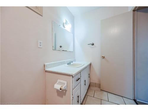 30 Cannon Street W, Hamilton, ON - Indoor Photo Showing Bathroom