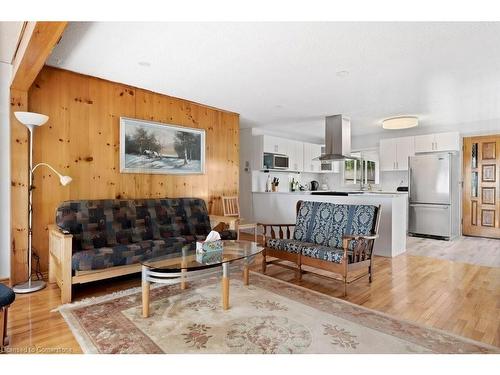 2592 Lakeshore Road, Dunnville, ON - Indoor Photo Showing Living Room