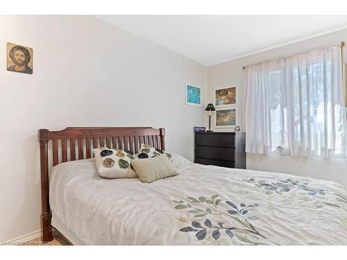 2592 Lakeshore Road, Dunnville, ON - Indoor Photo Showing Bedroom